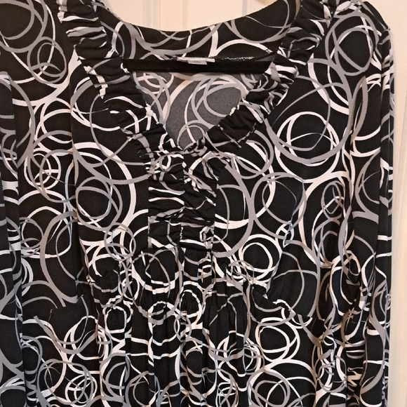 Worthington Woman Tops - Elegant Black and White Circle Pattern Blouse